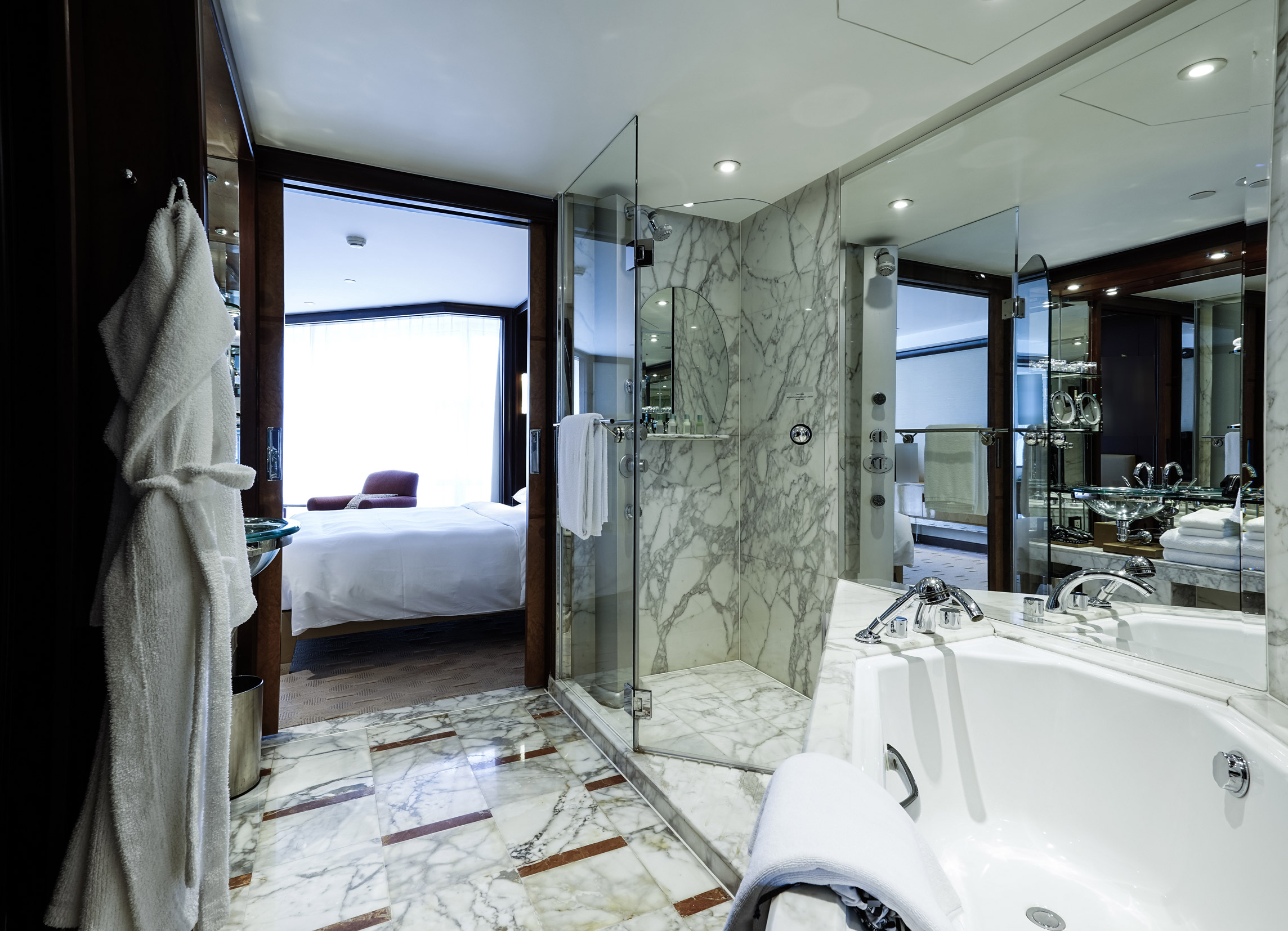 En-suite Bathroom with Luxury Amenities